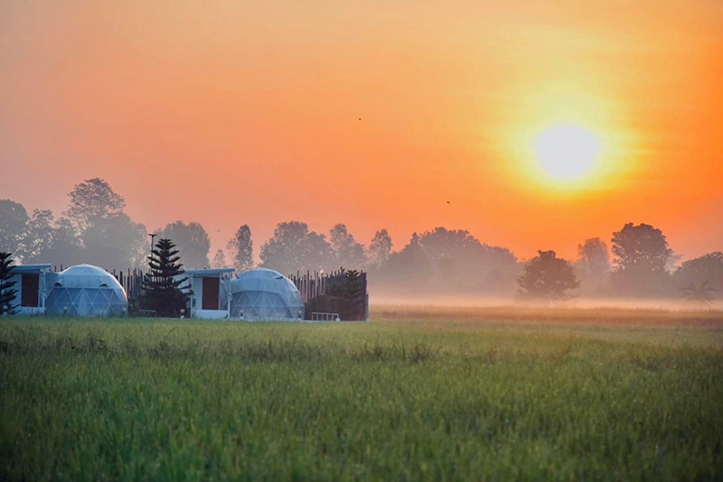 Us and Ours Cafe' and bed อุทัยธานี บรรยากาศ