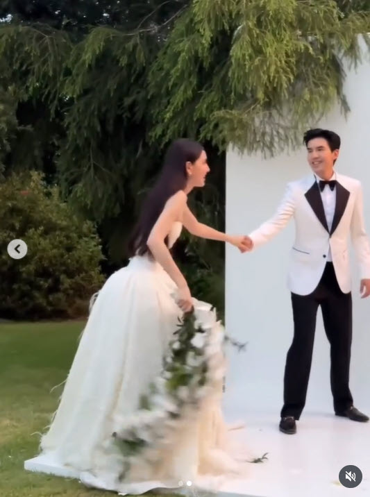 ดารารับช่อดอกไม้งานแต่ง ใหม่ ดาวิกา - เต๋อ ฉันทวิชช์