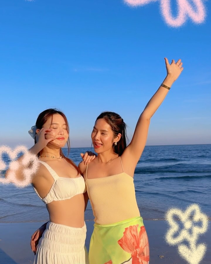 มะนาว ศรศิลป์ ควง มายด์ ณภศศิ แซ่บแพ็กคู่ในชุดว่ายน้ำ