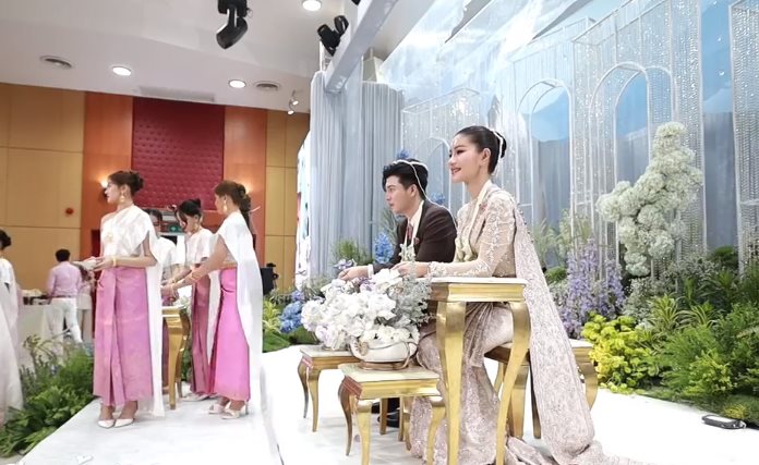  แพรวพราว แสงทอง ซัน ไมค์ทองคำ เข้าพิธีแต่งงาน