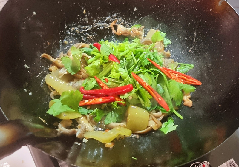 กระเพาะหมูผัดเกี่ยมฉ่าย หรือ ตือโต๋วผัดเกี่ยมฉ่าย เมนูกับข้าวต้ม ข้าวต้ม อาหารไทย สูตรอาหาร