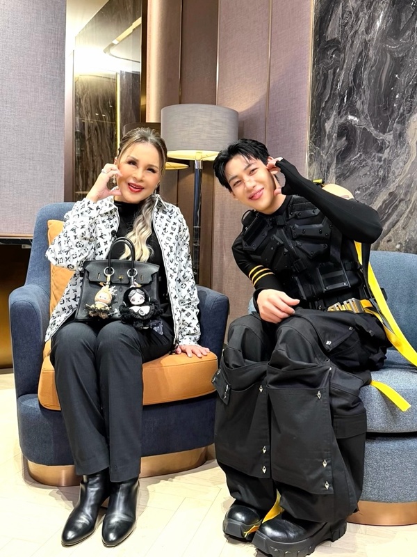 ทูลกระหม่อมฯ ทรงโพสต์พระรูปคู่ แบมแบม GOT7 