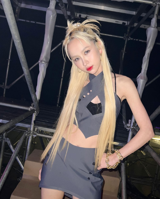 แฟชั่นชุดร้องเพลง