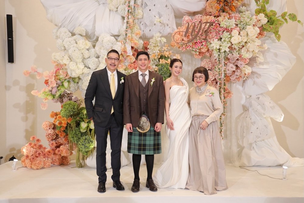 ชาวเน็ตหลุดโฟกัสชุด พาย สุนิษฐ์ ทำไมใส่กระโปรง ในงานแต่งกับ มายด์ ลภัสลัล