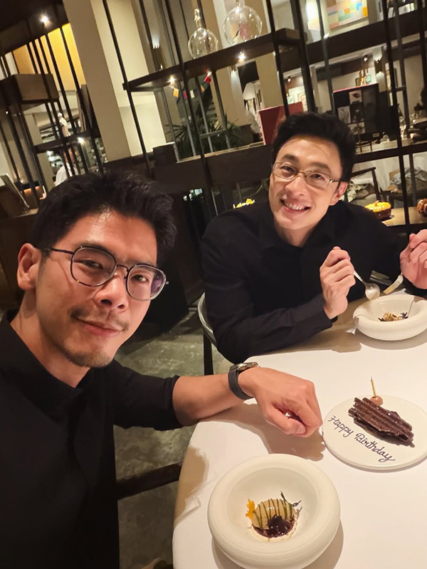 หมอปิแอร์ ควง ไก่ ภาษิต ฉลองวันเกิด