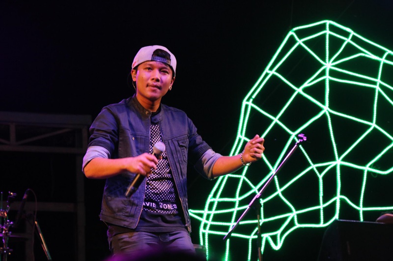 ออย แสงศิลป์ ประวัติ