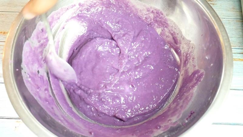 ขนมโคกะทิสดไส้มันม่วง