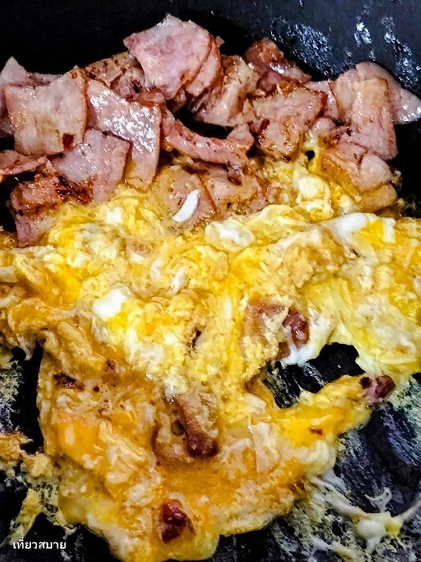 ข้าวผัดเบคอนพริกแห้งใส่โหระพา ข้าวผัดเบคอน เมนูเบคอน อาหารจานเดียว สูตรอาหาร