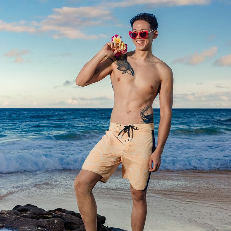 ทราย สก๊อต โชว์หุ่นเฟิร์ม ซิกแพกมาเต็ม อย่างเท่