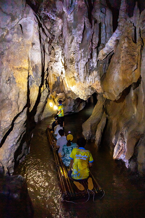 ล่องแพในถ้ำพุงช้าง