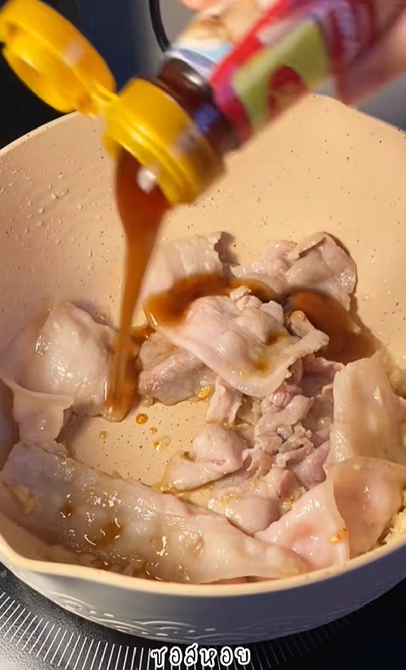 ข้าวหน้าหมูไข่ขยี้