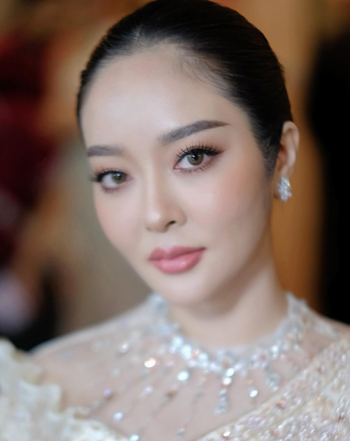 แก้มบุ๋ม ปรียาดา ชุดแต่งงาน