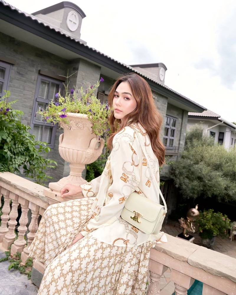 ชมพู่ อารยา