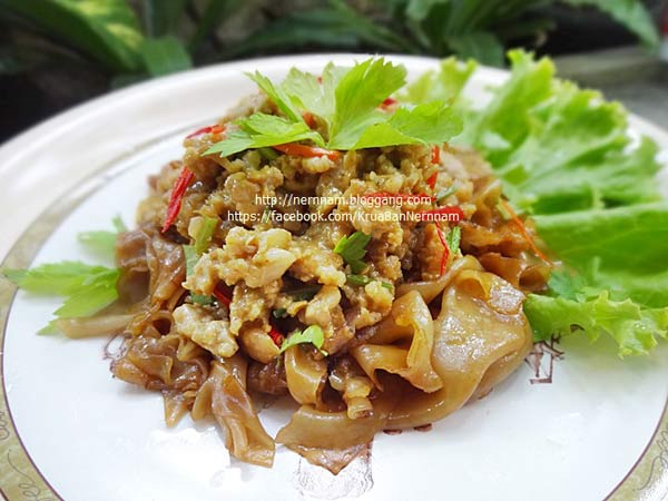 ก๋วยเตี๋ยวเนื้อผัด 