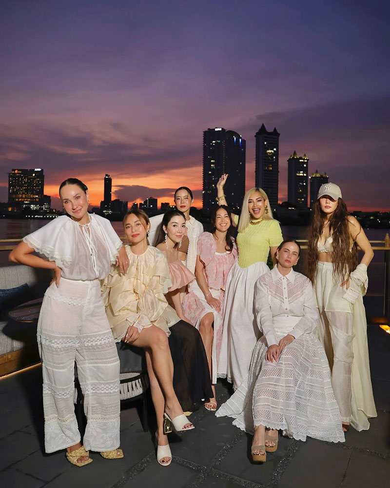 นานา ไรบีนา กับเพื่อนแก๊งนางฟ้า