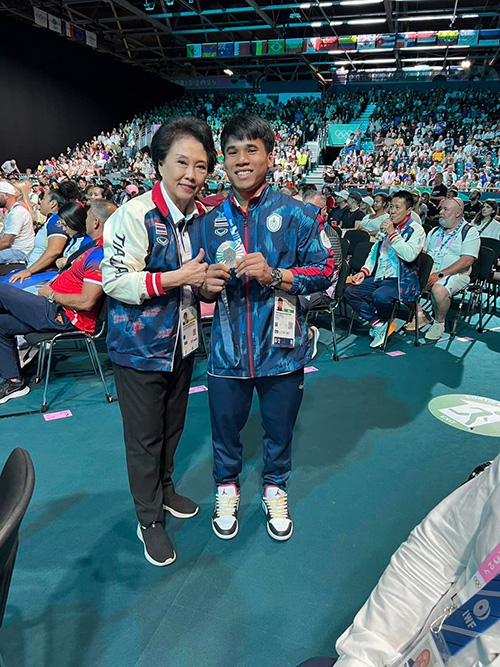 ฟ่าง ธีรพงศ์ ประวัตินักกีฬายกน้ำหนักชาย