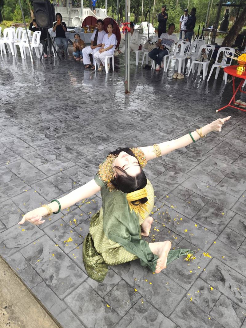 ลิลลี่ เหงียน รำฟาด หมอเขมร