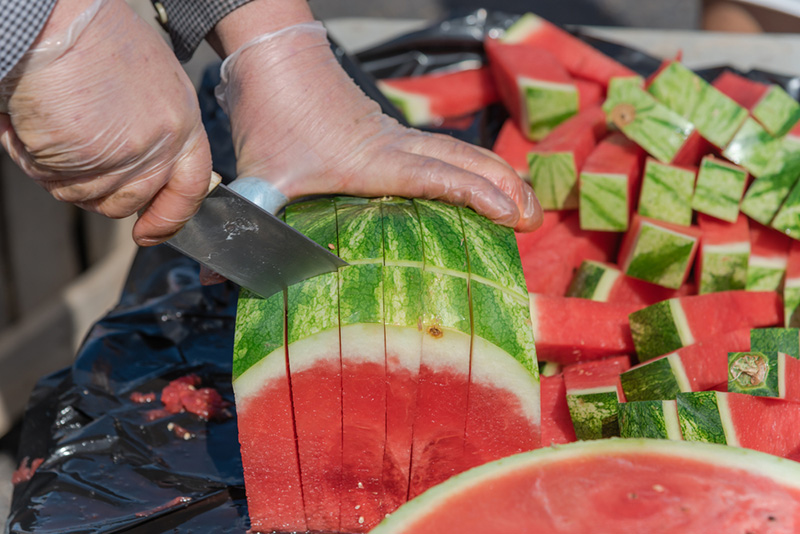 วิธีผ่าแตงโม