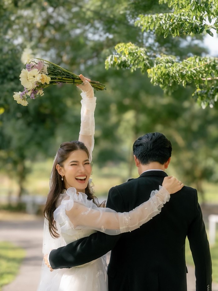 น้ำหวาน กรรณาภรณ์ เอาชุดแต่งงานแม่มาถ่ายการ์ดงานแต่ง 