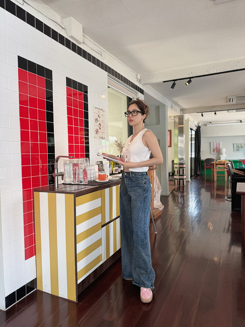 พิ้งกี้ สาวิกา โพสต์คลิปกินแซ่บ แต่คนหลุดโฟกัส