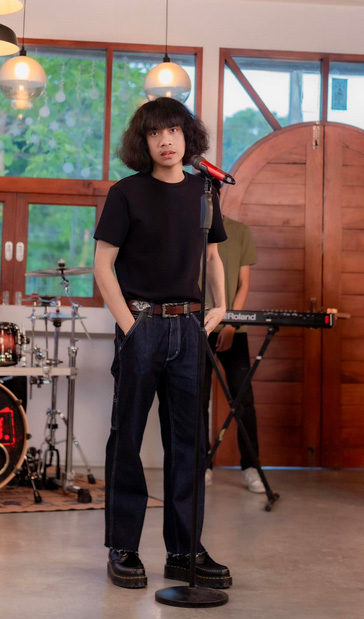 ส่องภาพ ปุ้ย L.กฮ. สมัยหนุ่ม ๆ ลุคผมสั้น คมเข้มไม่เบา