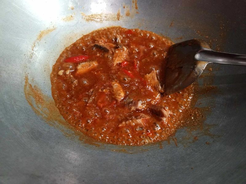 วิธีผัดคะน้าปลากระป๋อง ปรุงรสตามชอบ