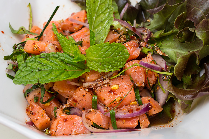 ลาบแซลมอนดิบ สูตรลาบแซลมอน เมนูลาบ เมนูปลาแซลมอน สูตรอาหาร