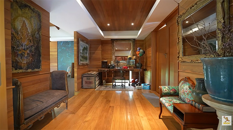 บ้านชาคริต