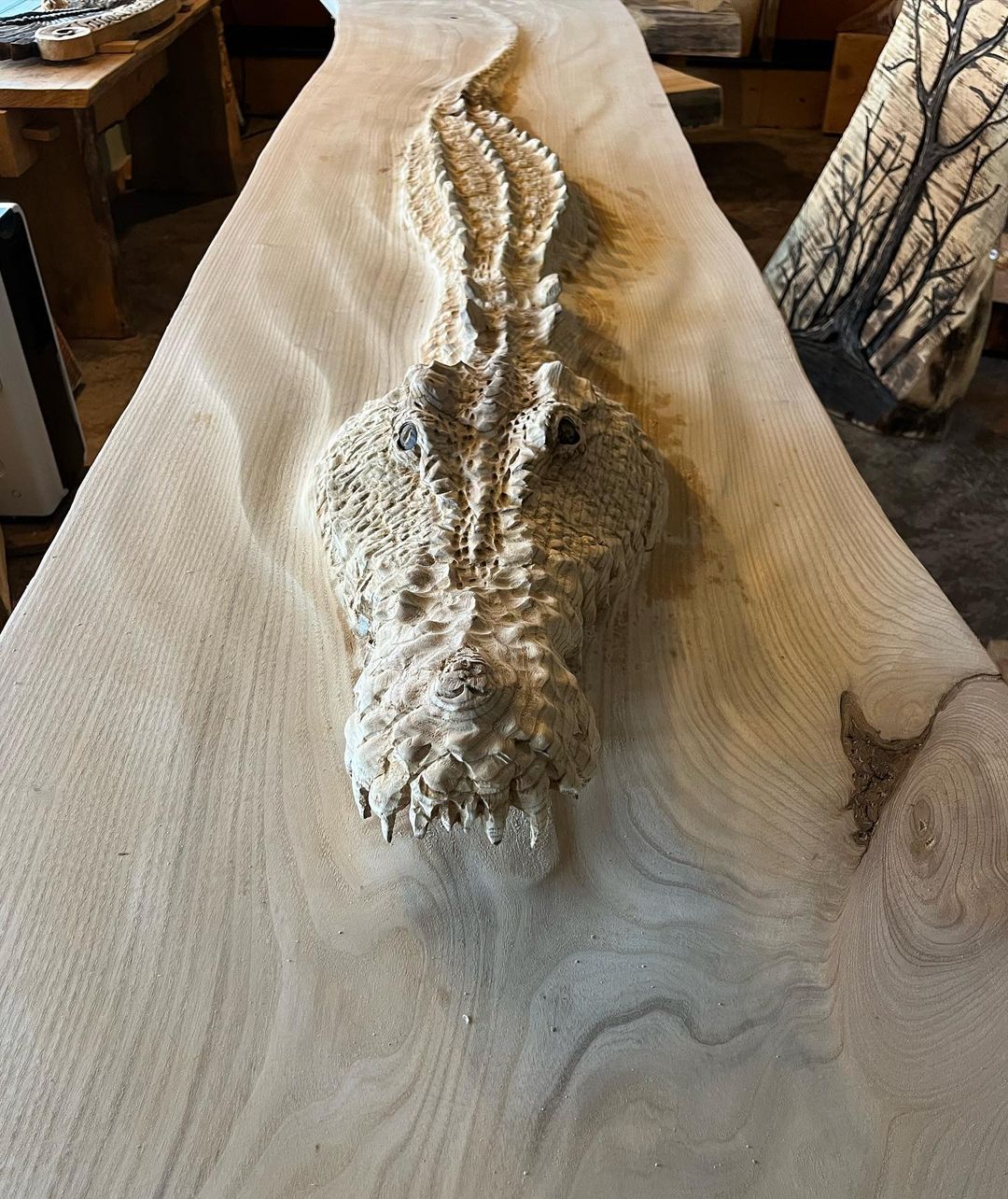 แกะสลักไม้