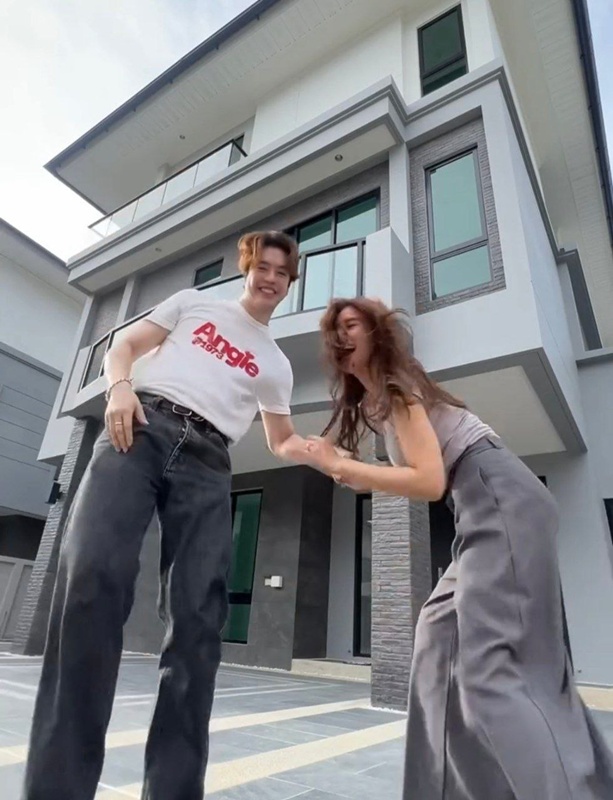 แม็ค วีรคณิศร์-วิว วรรณรท เผยโฉมเรือนหอหลังงาม