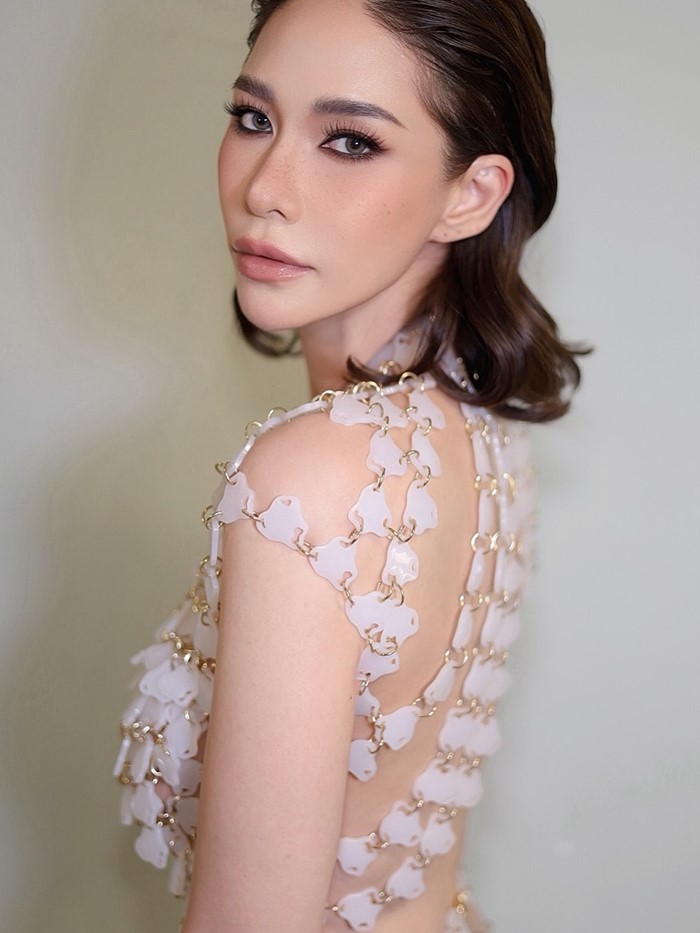 พลอย เฌอมาลย์ 