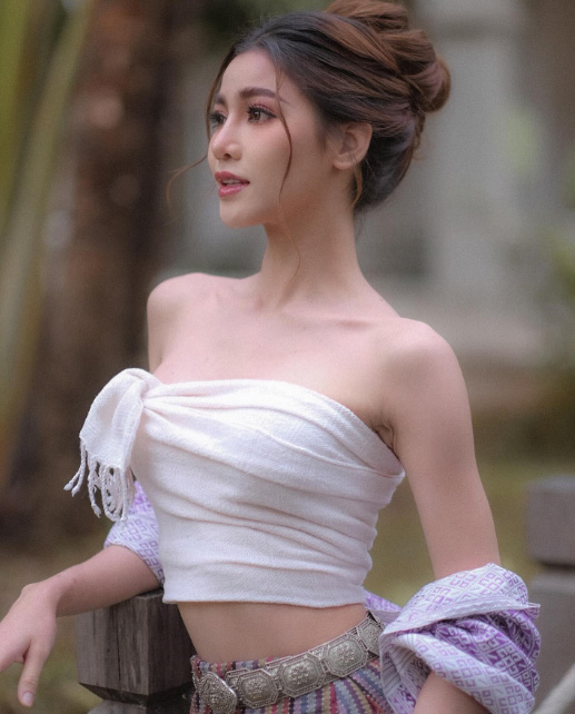 แบม ไพลิน ประวัติ