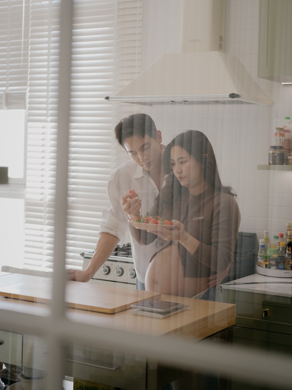 เจมส์ จิรายุ อวดภาพหวาน โฟม อุ้มท้อง 38 สัปดาห์