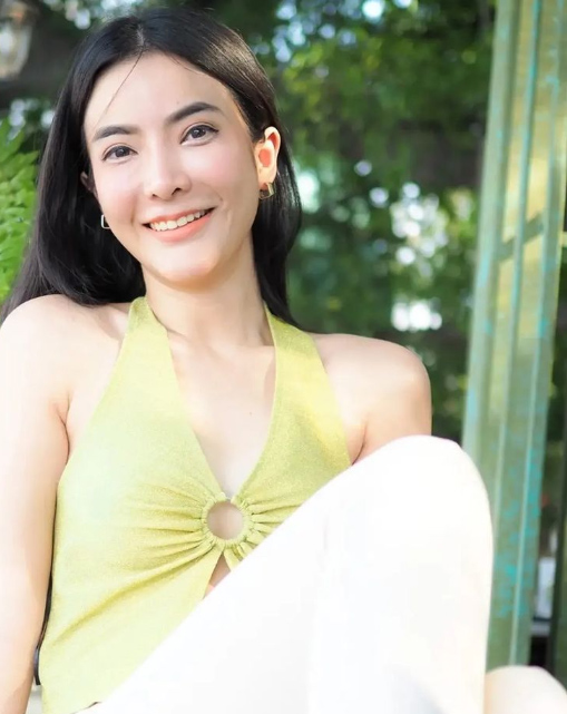 อาย วราไพรินทร์ ประวัติดารา