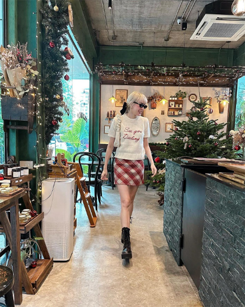 โฟร์ ศกลรัตน์ แต่งตัววันคริสต์มาส ผู้หญิง