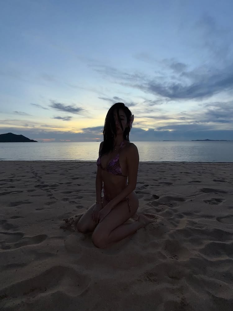 ยิปซี คีรติ ฟาดบิกินี่ตัวจิ๋ว อวดหุ่นแซ่บ บั้นท้ายกลมเด้ง