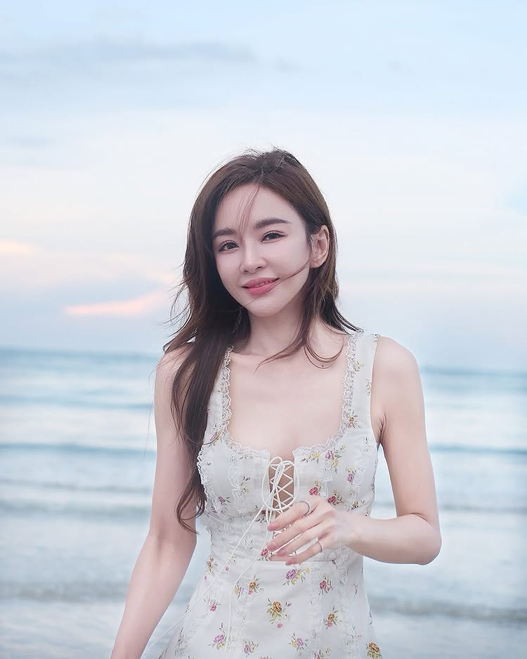 เป้ย ปานวาด ส่งท้ายทริปสงกรานต์แบบซุปตาร์ ใส่ทูพีซโชว์อึ๋ม