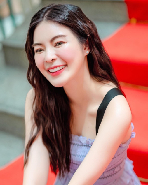 เอวา ปวรวรรณ หรือ เอวา ตลกหกฉาก สาวสวย รวย เก่ง ทายาทธุรกิจหมื่นล้าน