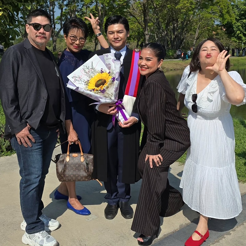 น้องภู ลูกชาย ตั๊ก-นุ้ย รับปริญญาแล้ว