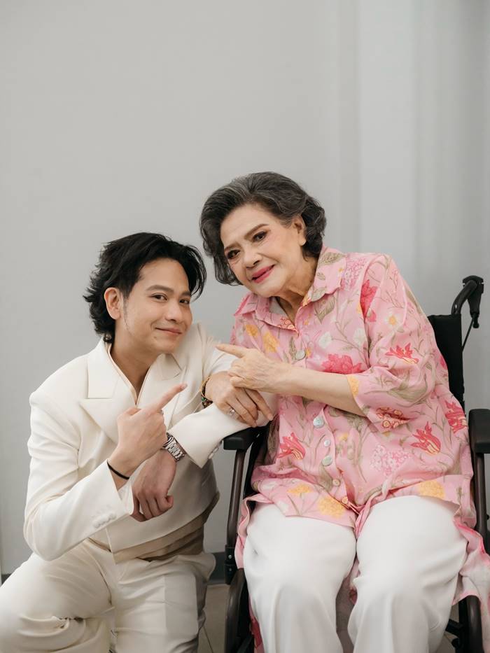 คิว ฟลัวร์ เผยภาพคุณแม่ จีรนันทน์ เศวตนันทน์