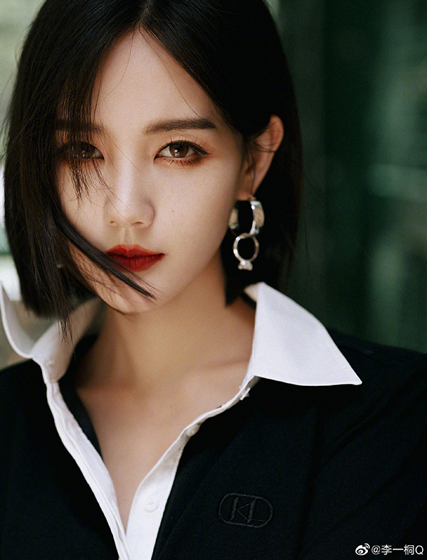 หลี่อี้ถง ประวัติ