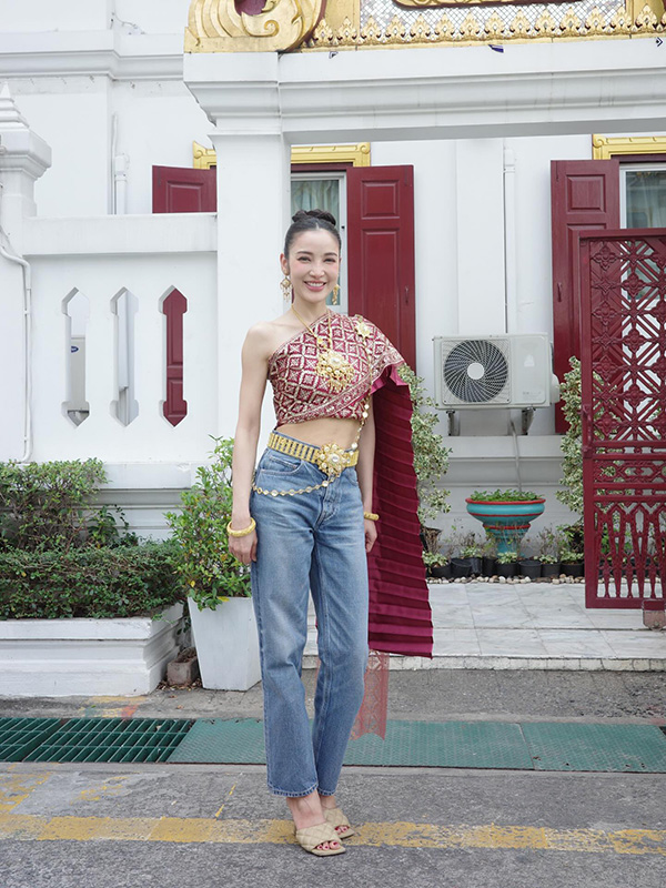 สไบกับกางเกงยีนส์