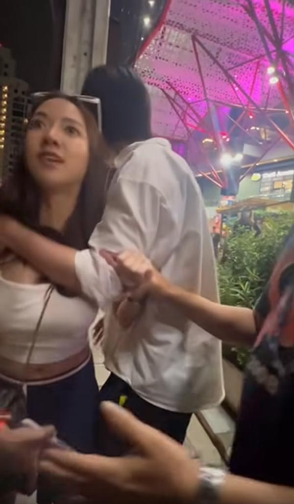 หญิงออน ดวงพร ปะทะสาวสอง