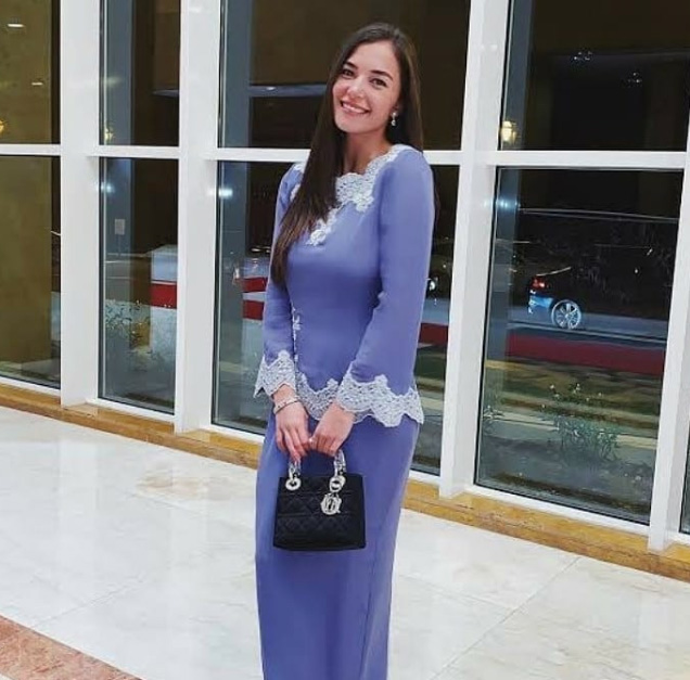 อนิชา อิซา คาเลบิก ประวัติ