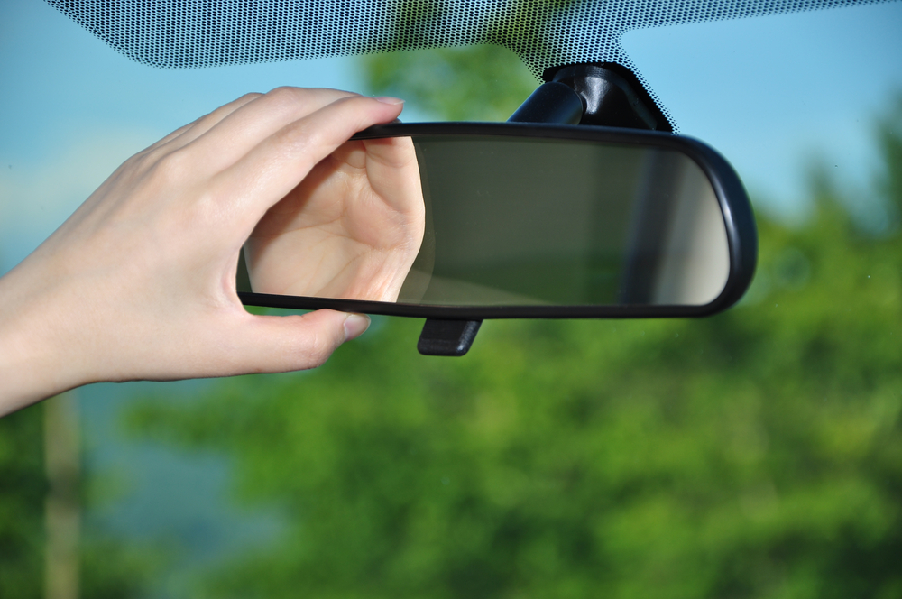 กระจกมองหลังตัดแสง คืออะไร ดียังไง มีประโยชน์อย่างไร  ช่วยให้ขับรถง่ายขึ้นจริงไหม