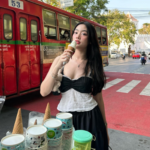 น้องเนปจูน แฟนใหม่ ดีเจเพชรจ้า ดีกรีนักศึกษาสาว อายุห่างกัน 25 ปี