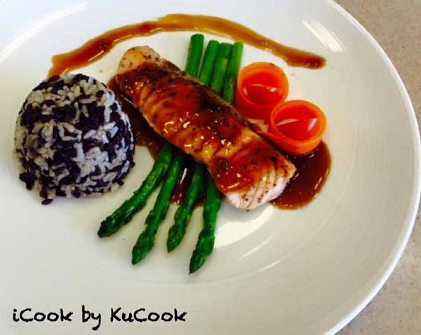 สเต๊กปลาแซลมอนย่าง