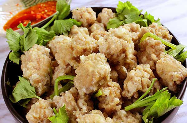 ลูกชิ้นหมูเด้ง