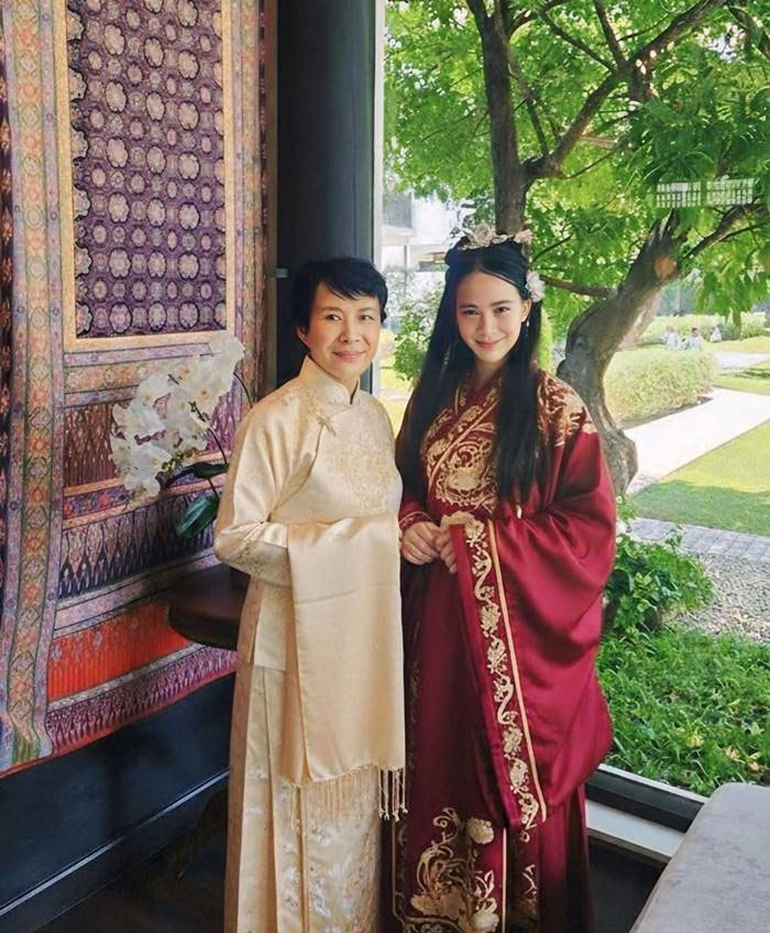 โบวี่ อัฐมา