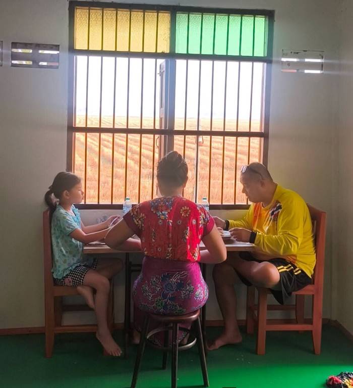  ประวัติ แดนนี่ ศรีภิญโญ  